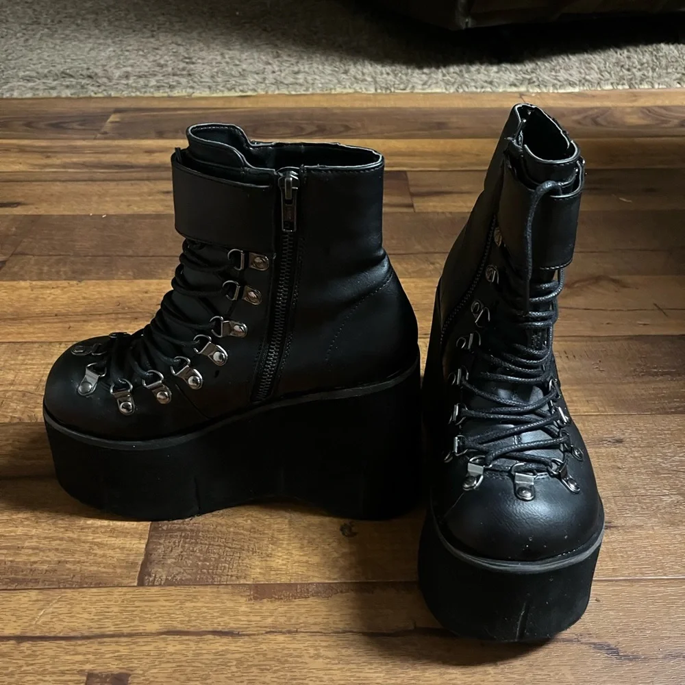 Demonia Kera ~ Women’s Size 7 ~ Black Faux Lace-Up ~ Ankle ~ Gothic Boots - Picture 5 of 16
